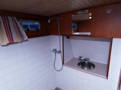 16-roselle-toilet-douche